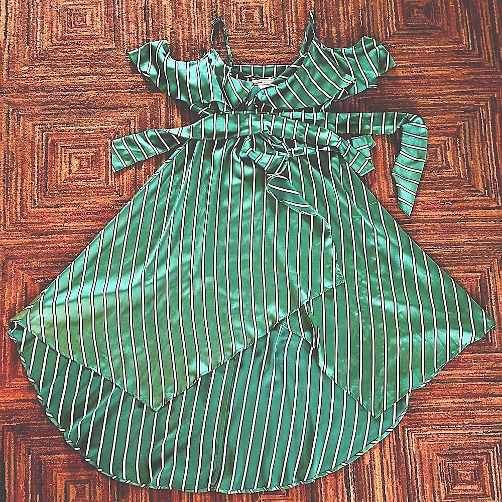 Green off-shoulder Dress (L)